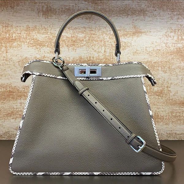 新作!フェンディ ピーカブー アイシーユー ミディアム バッグ 偽物8BN321AHJ7F1F1X